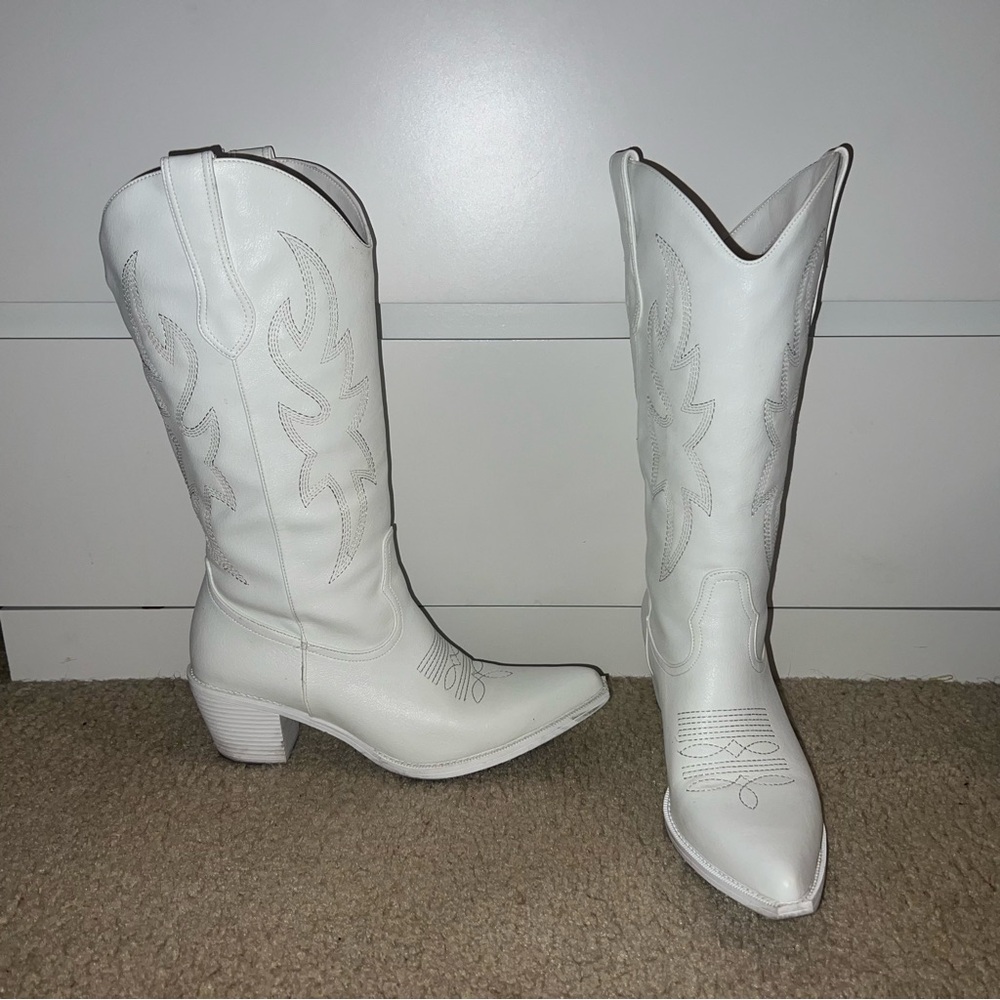 White Cowgirl Boots size 8.5